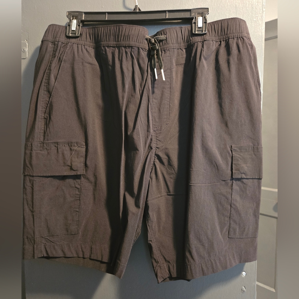 Nwt Men's Black Cargo Shorts Sz XL.